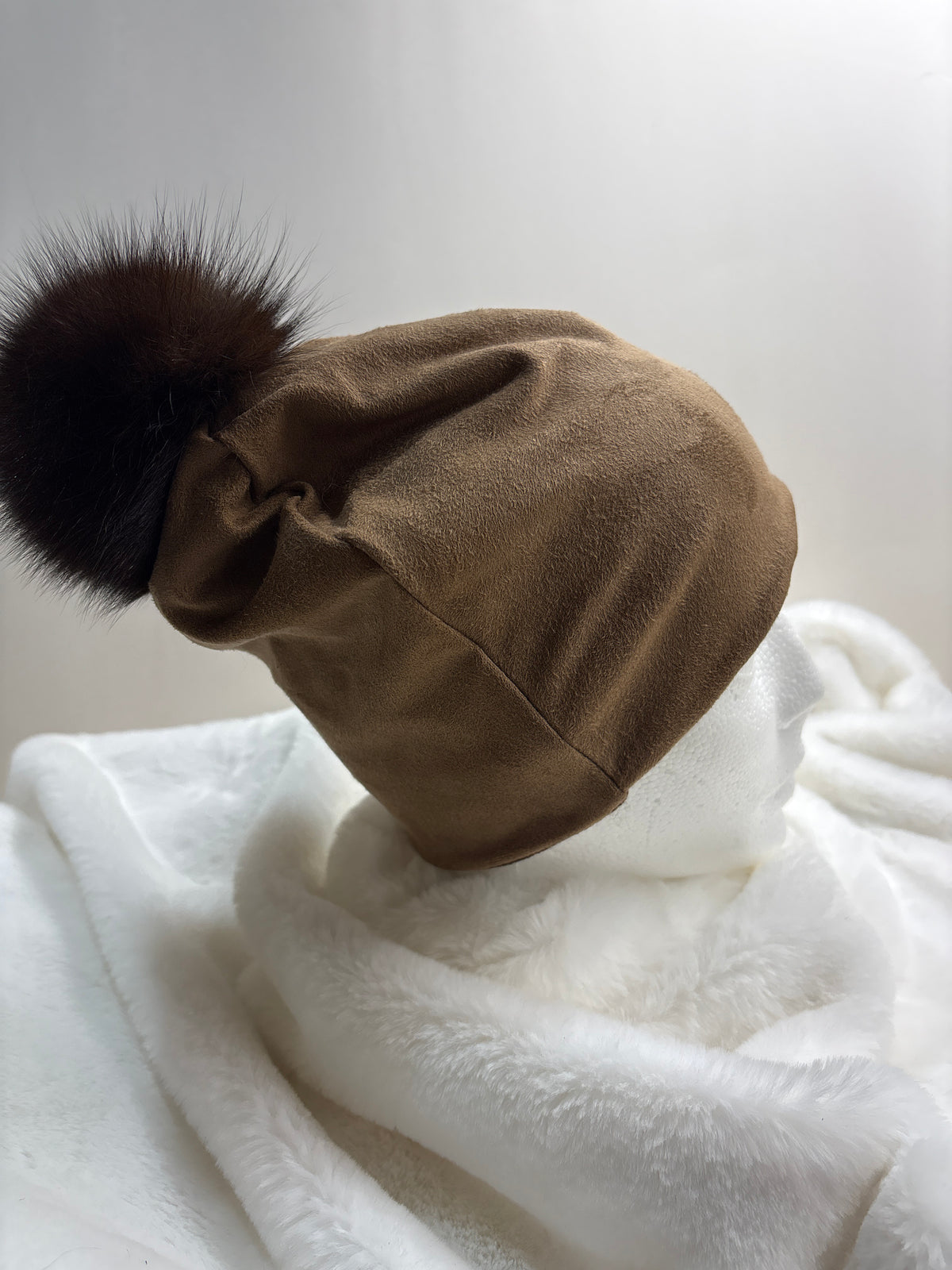 Tuque en tissu, suédée et doublée