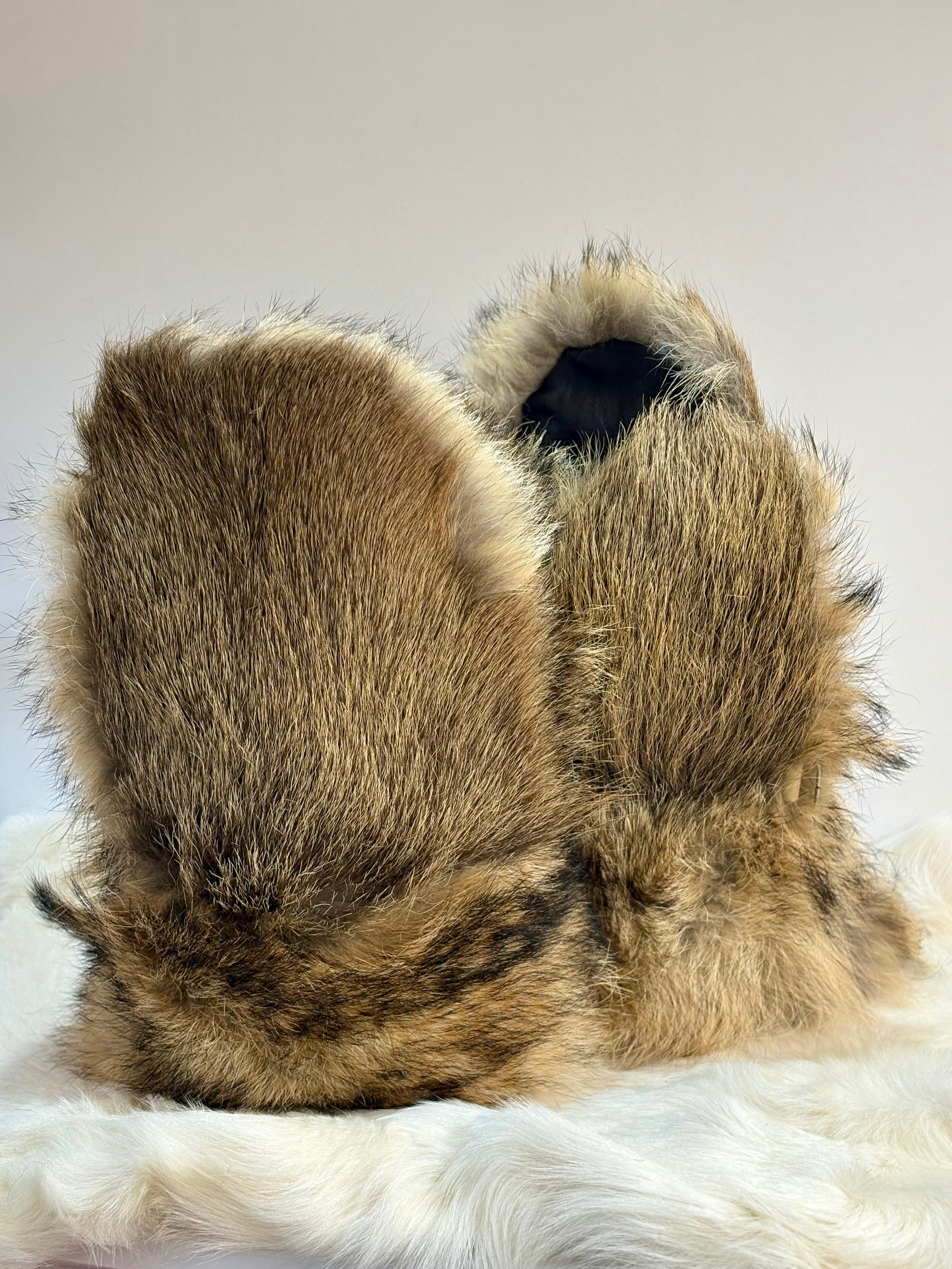 Mitaines de wapiti et coyote