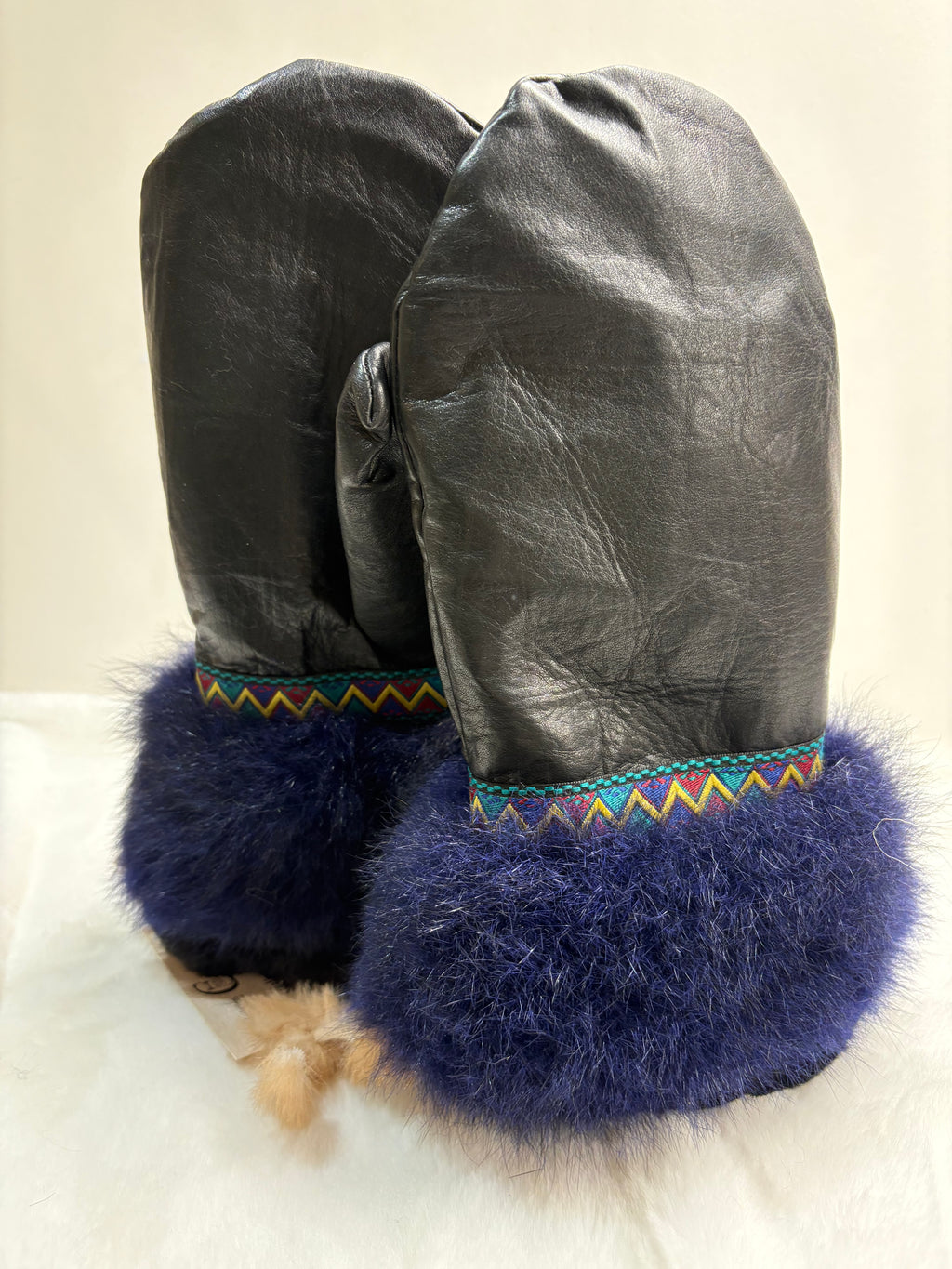 Mitaines de cuir et opossum teint