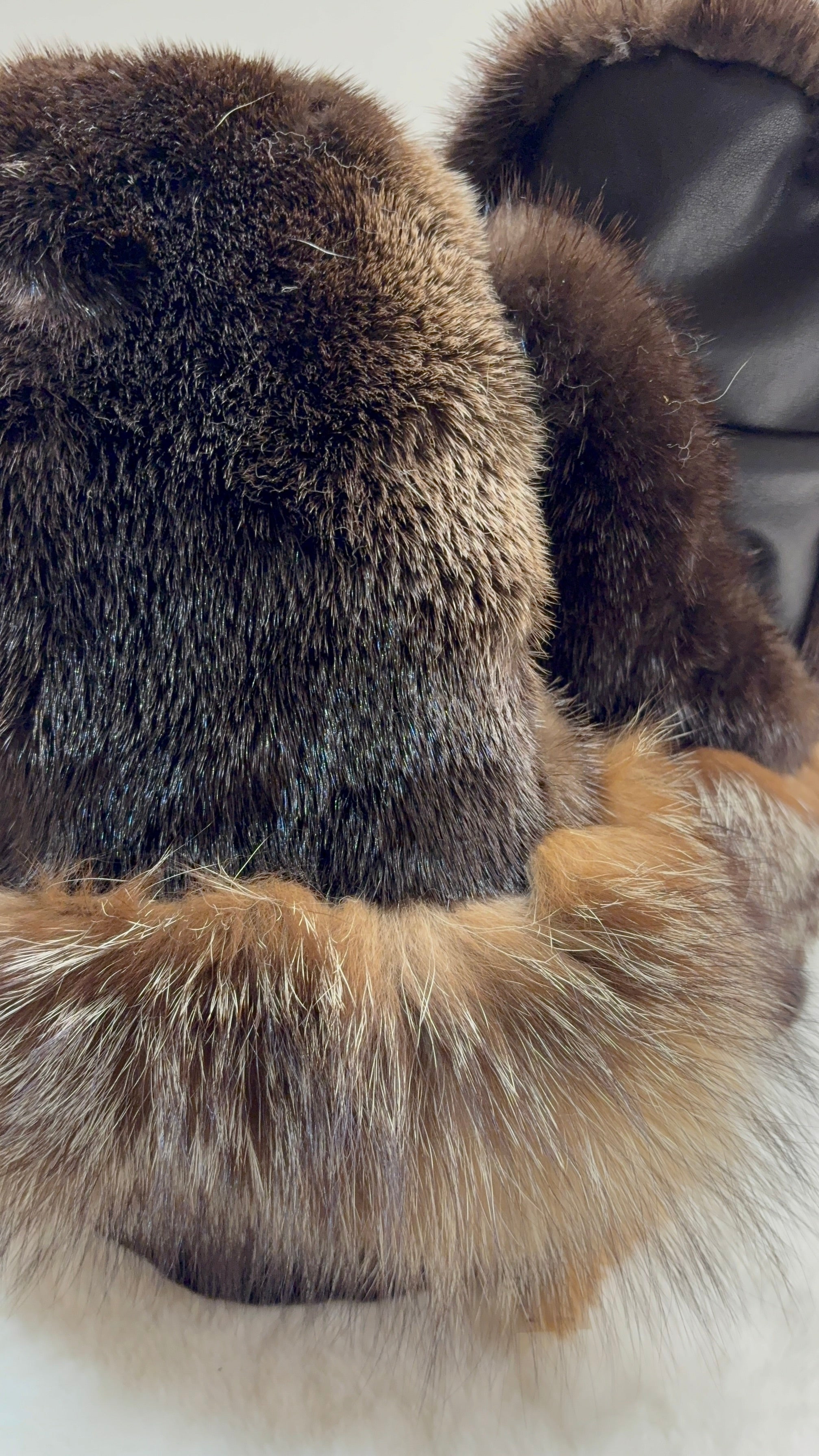 Mitaines de loutre et renard